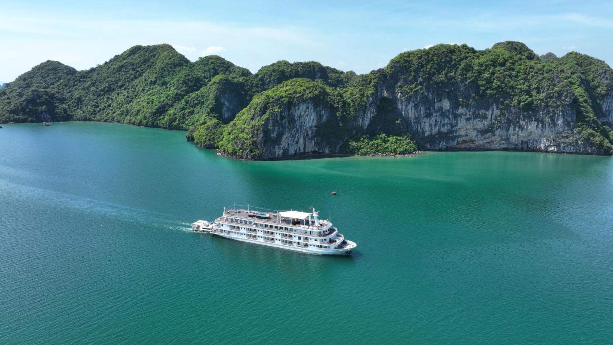 Paradise Grand Cruise - Lan Ha Bay Ха Лонг Екстериор снимка