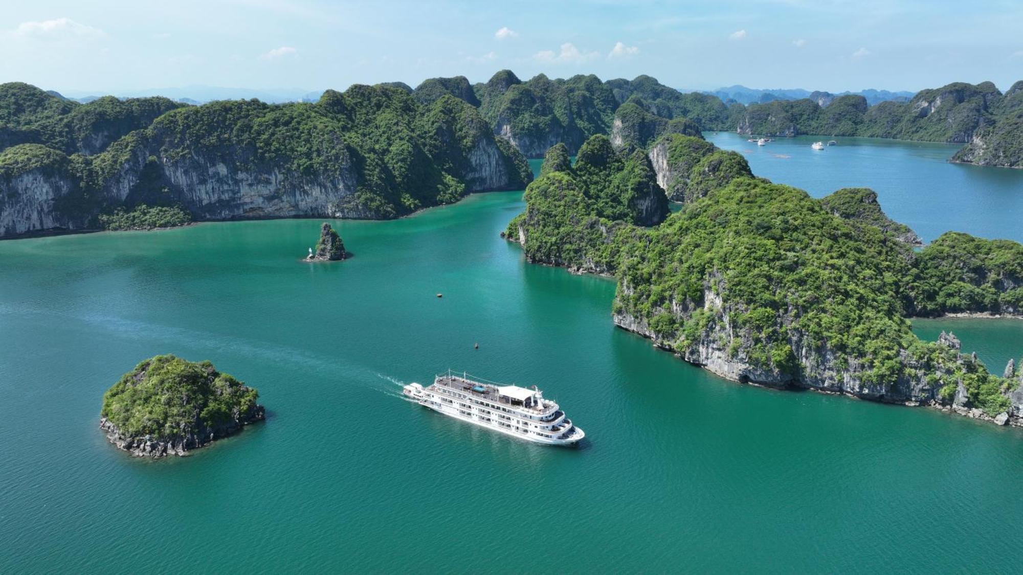 Paradise Grand Cruise - Lan Ha Bay Ха Лонг Екстериор снимка