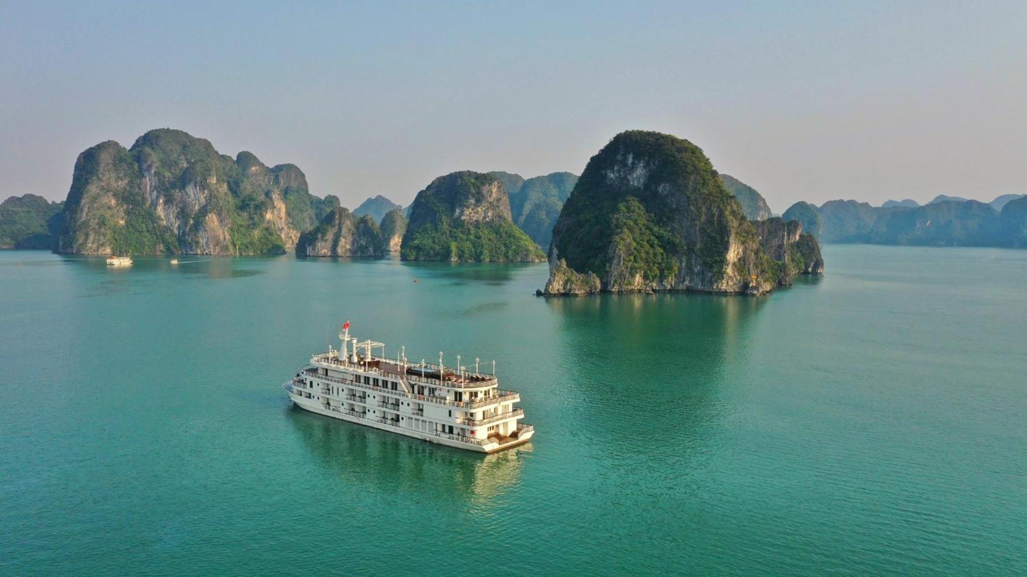 Paradise Grand Cruise - Lan Ha Bay Ха Лонг Екстериор снимка