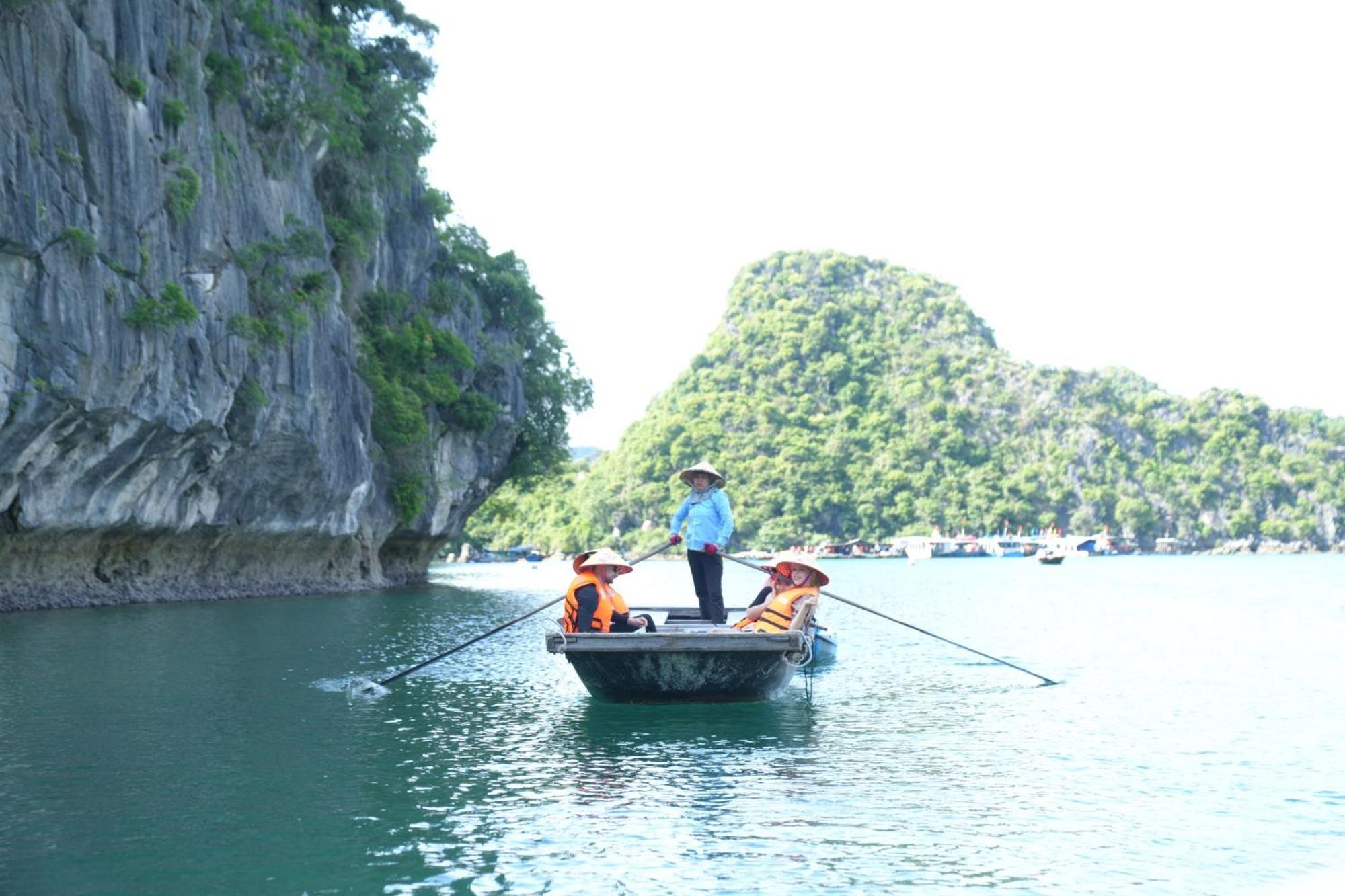 Paradise Grand Cruise - Lan Ha Bay Ха Лонг Екстериор снимка